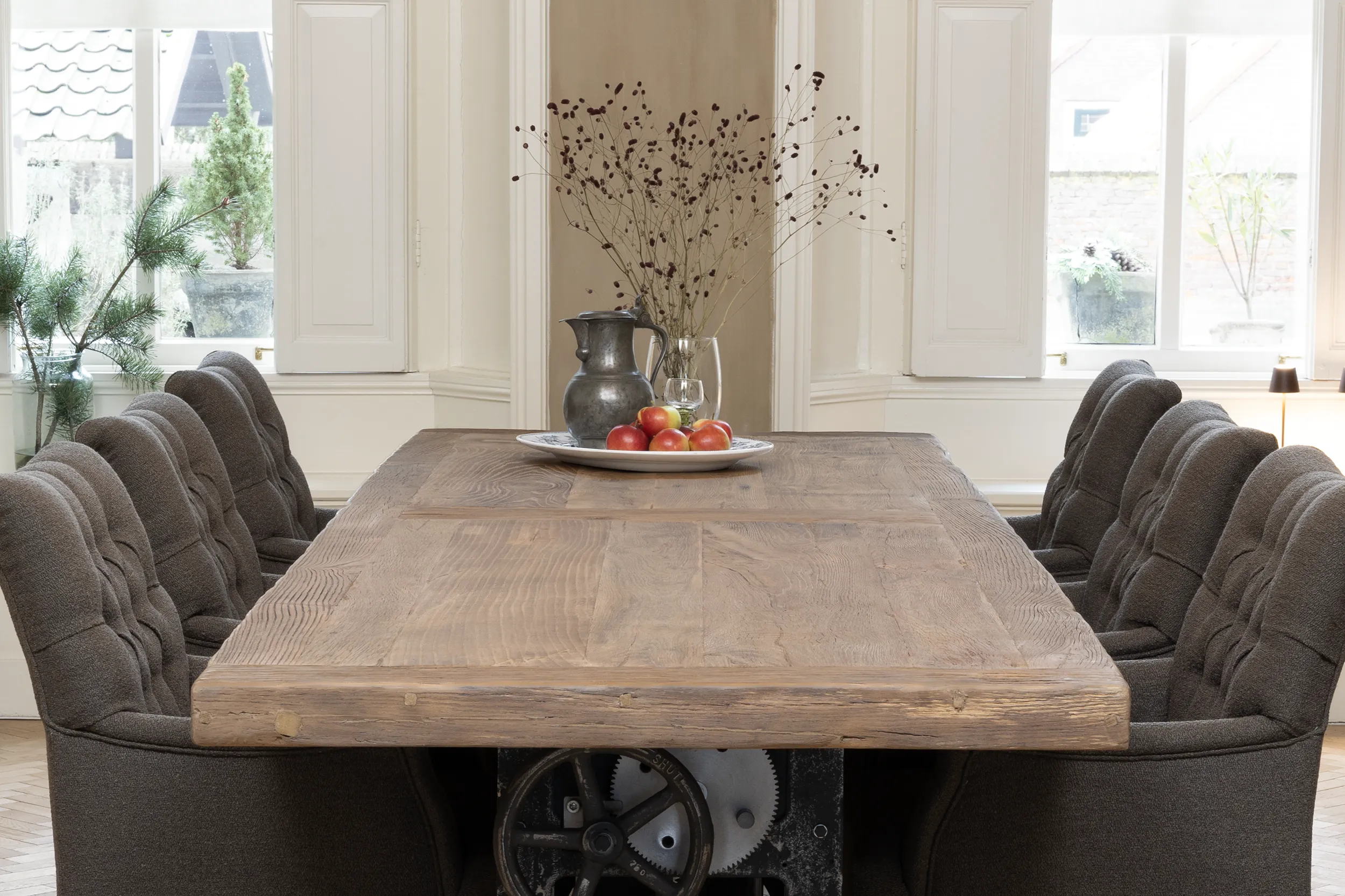 Industriële in hoogte verstelbare eettafel met luxe eikenhouten tafelblad