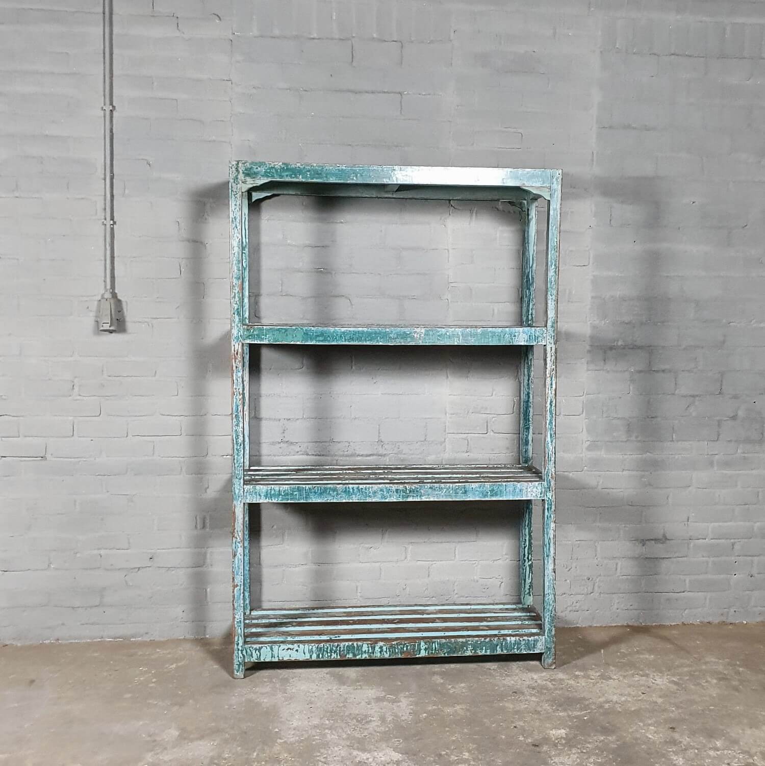 Vintage opbergrek van oud hout A19-1