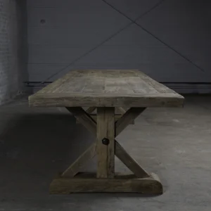 Landelijke eiken kloostertafel gemaakt van hergebruikt oud eikenhout