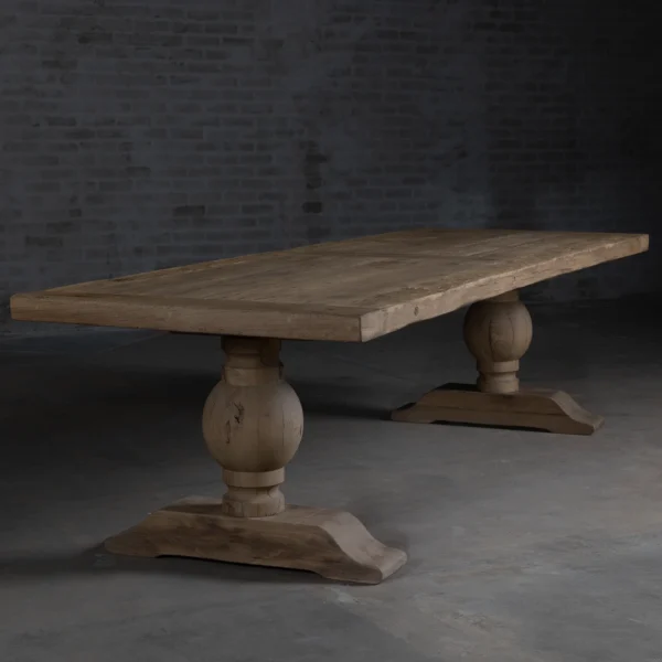 Houten eettafel Florence in kloostertafel stijl van hergebruikt oud eikenhout.