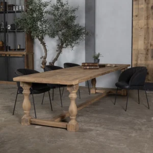 Eiken eettafel in landelijke stijl op maat gemaakt