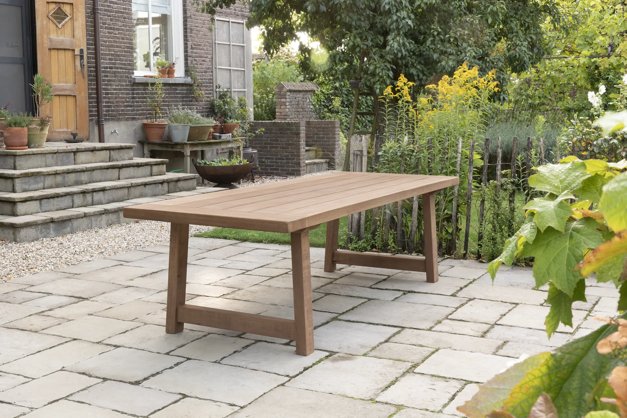 Landelijke kloostertafel T22-2 Landelijke kloostertafel voor buiten T22 gemaakt van Fraké hout