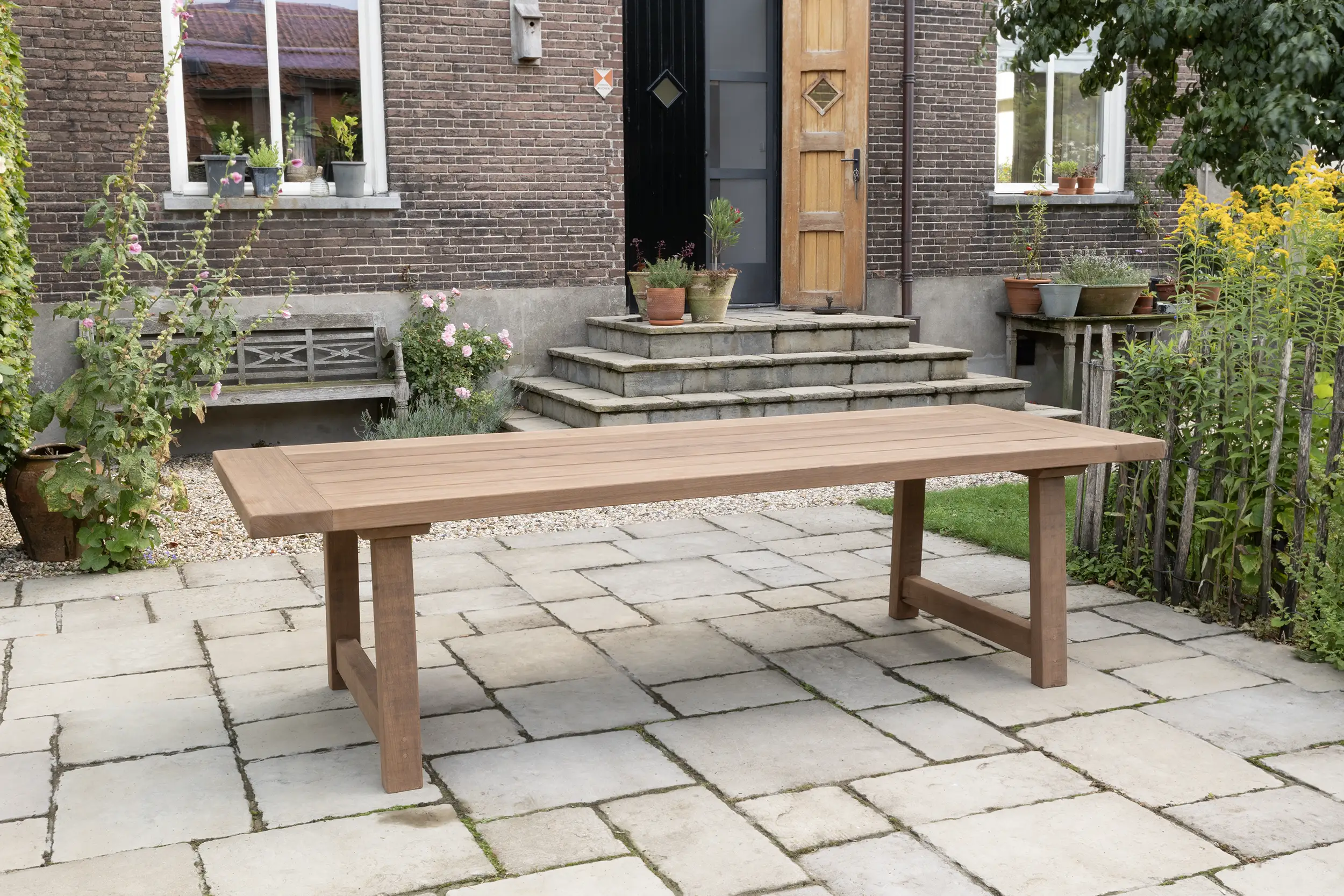 Landelijke kloostertafel T22-3 Landelijke kloostertafel voor buiten T22 gemaakt van Fraké hout