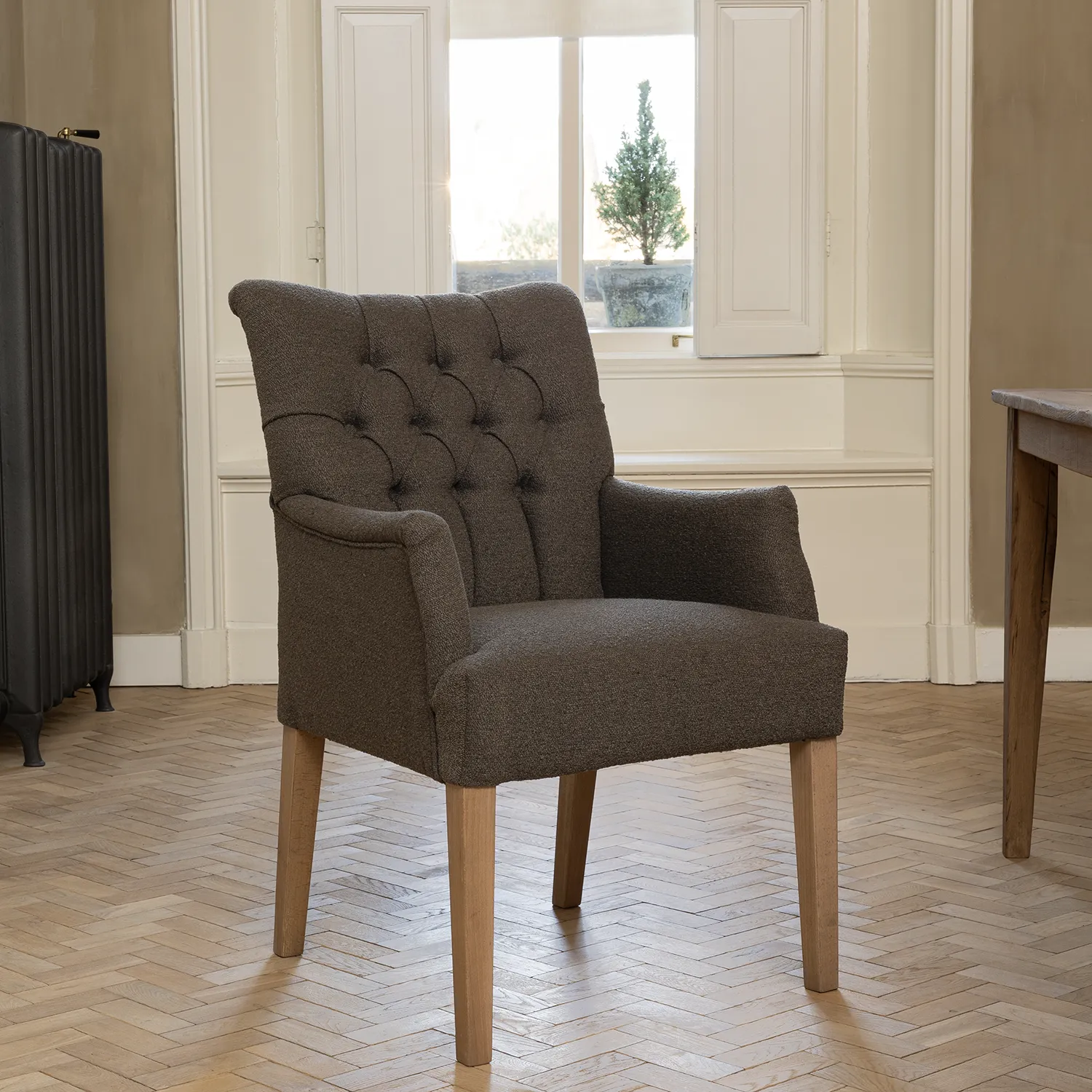 Bruce luxe eetkamerstoel met armleuningen op maat gemaakt